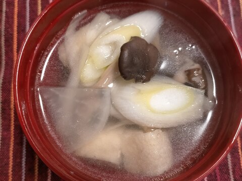 鶏ハムゆで汁で大根とひらたけと長ネギの汁物